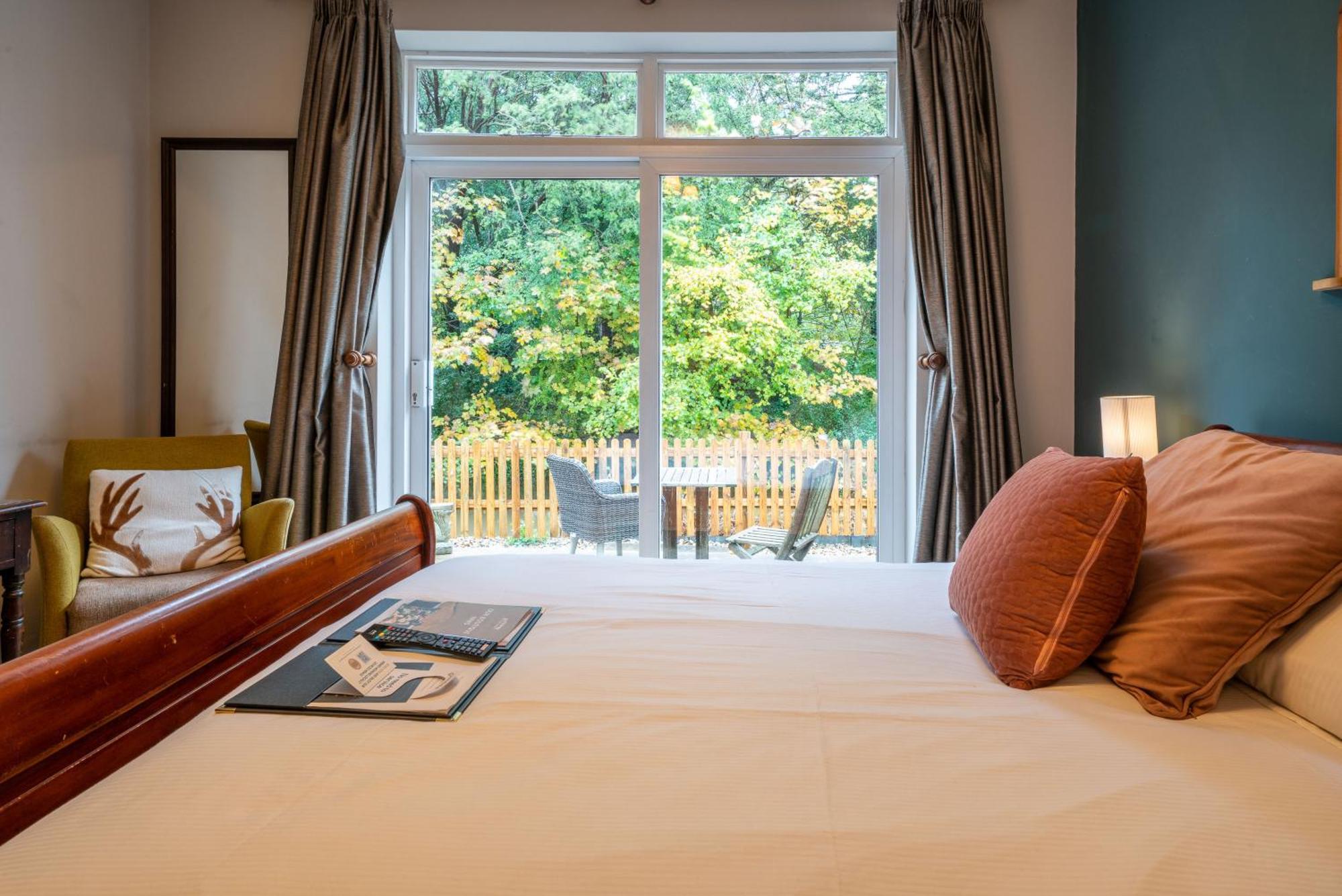 The Dundas Arms Kintbury Екстер'єр фото