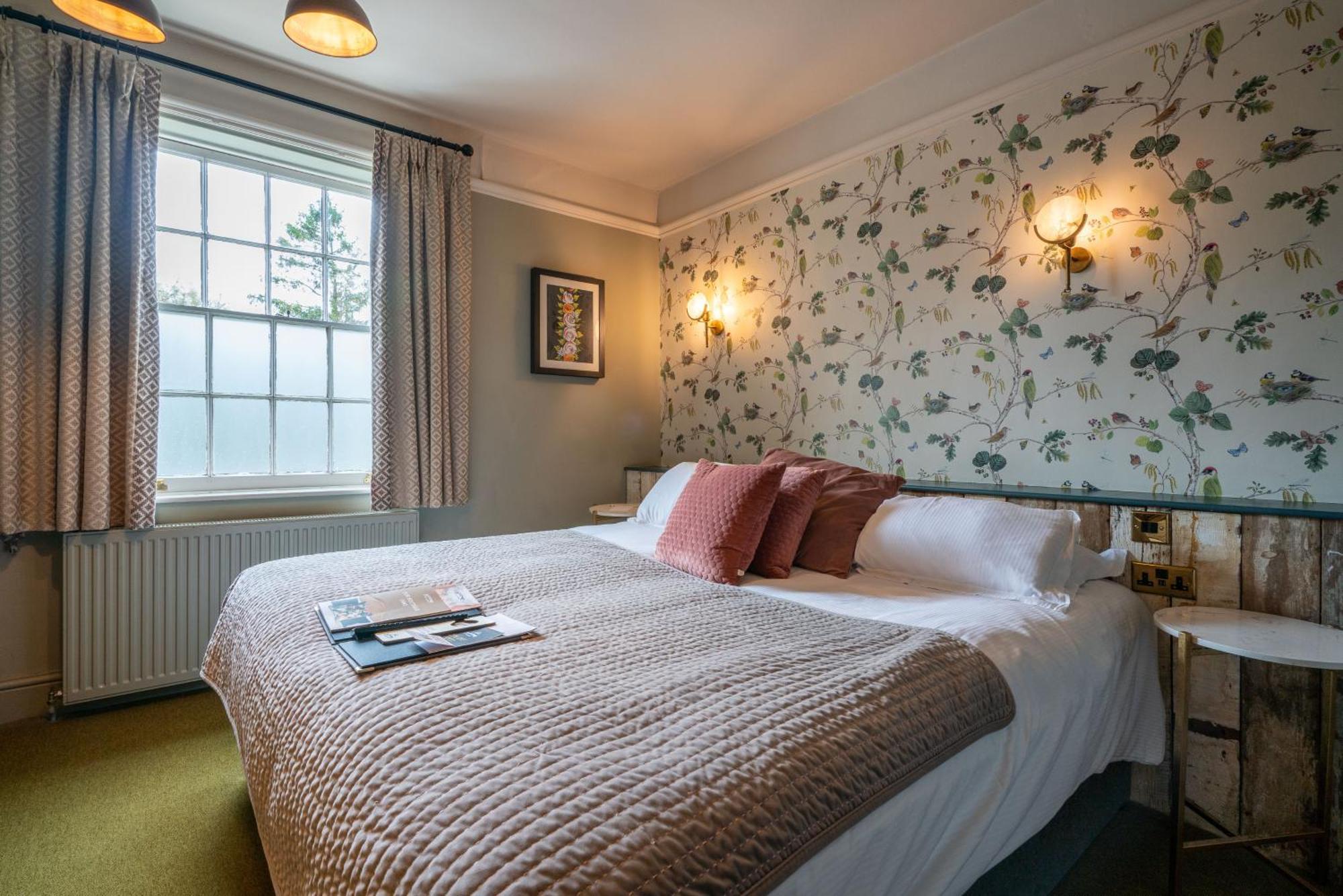 The Dundas Arms Kintbury Екстер'єр фото