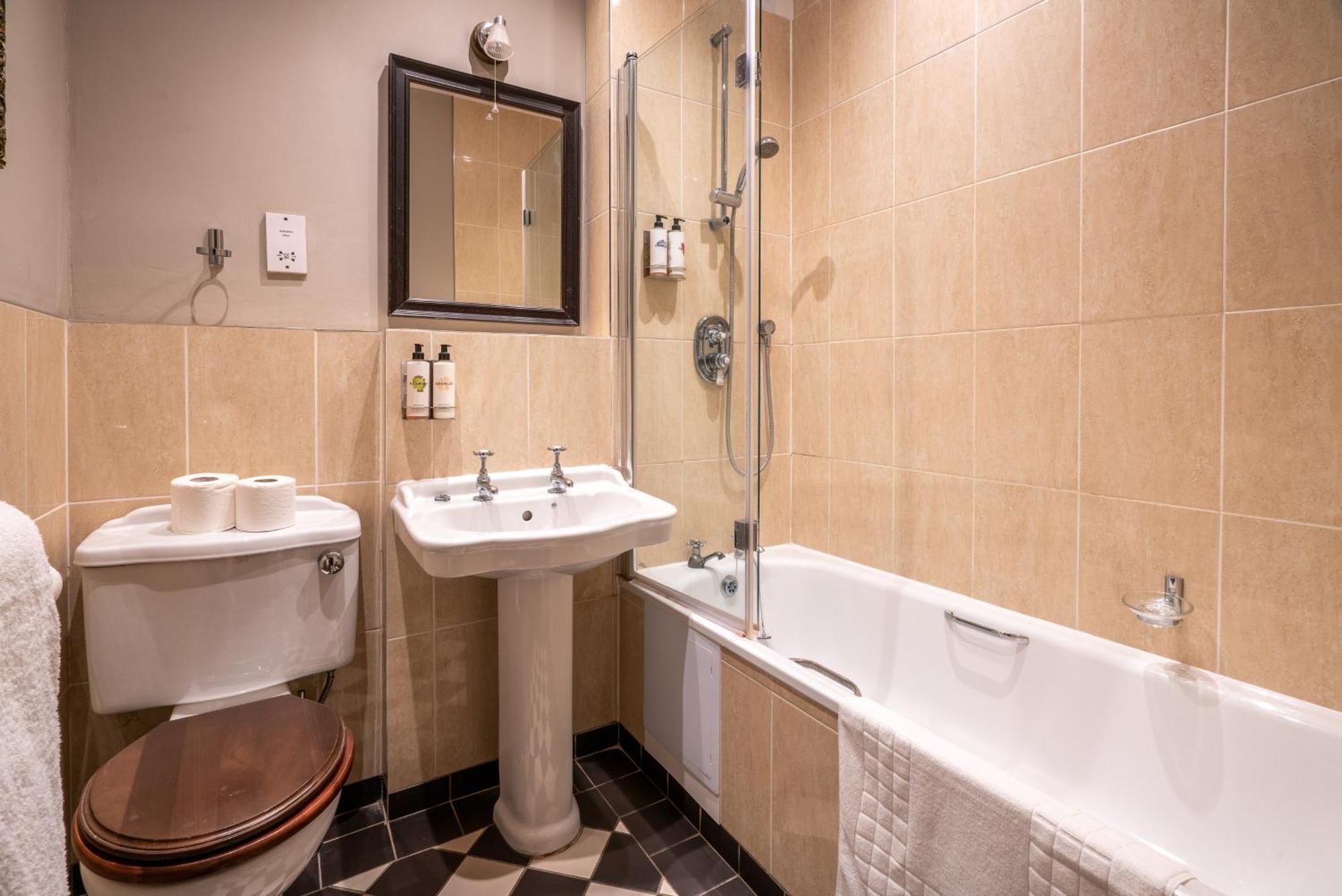 The Dundas Arms Kintbury Екстер'єр фото