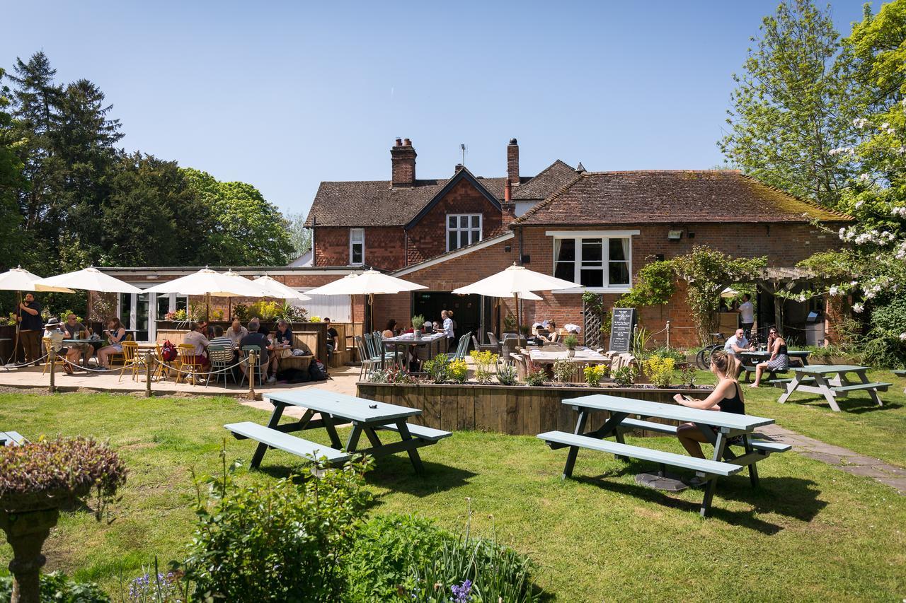 The Dundas Arms Kintbury Екстер'єр фото