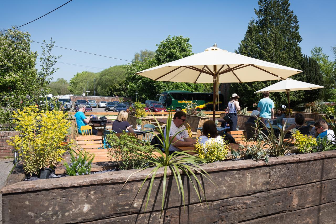 The Dundas Arms Kintbury Екстер'єр фото