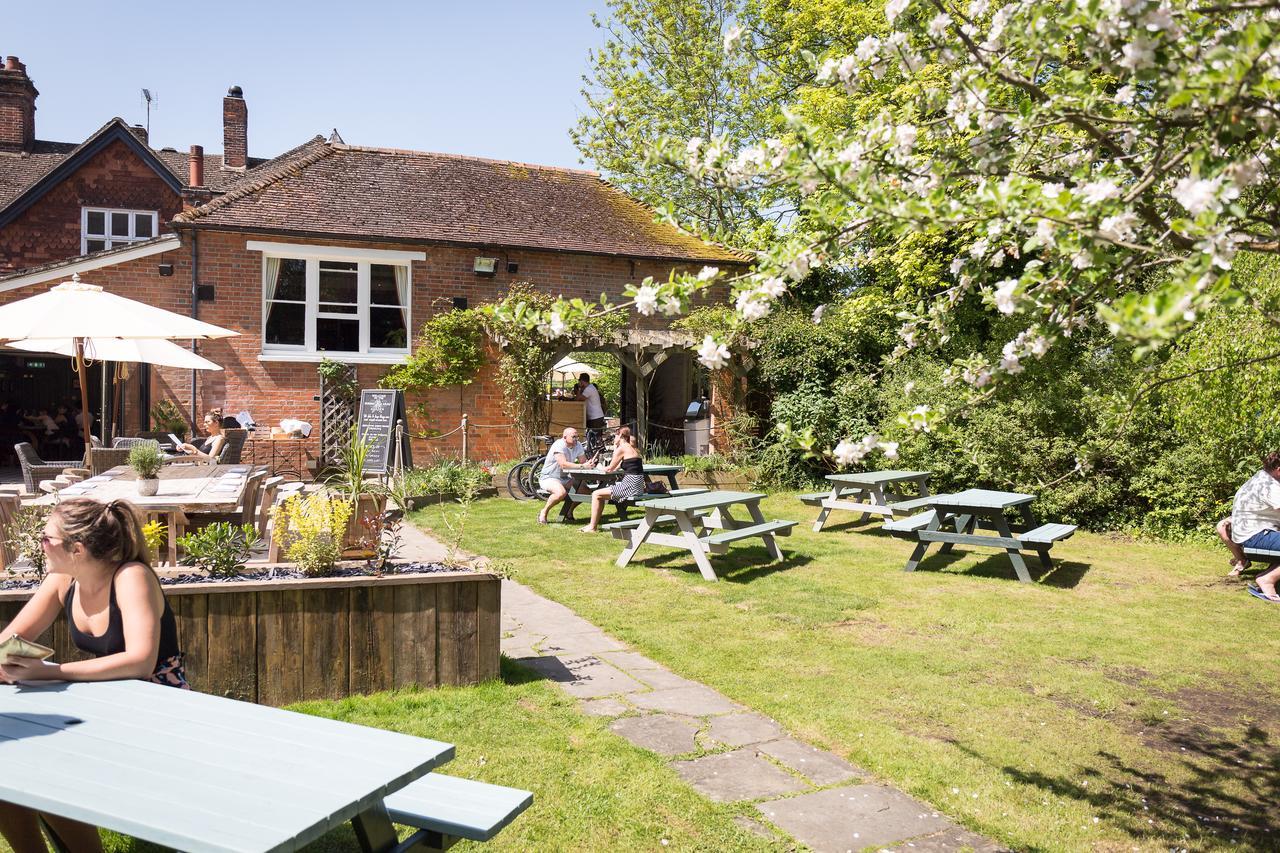 The Dundas Arms Kintbury Екстер'єр фото