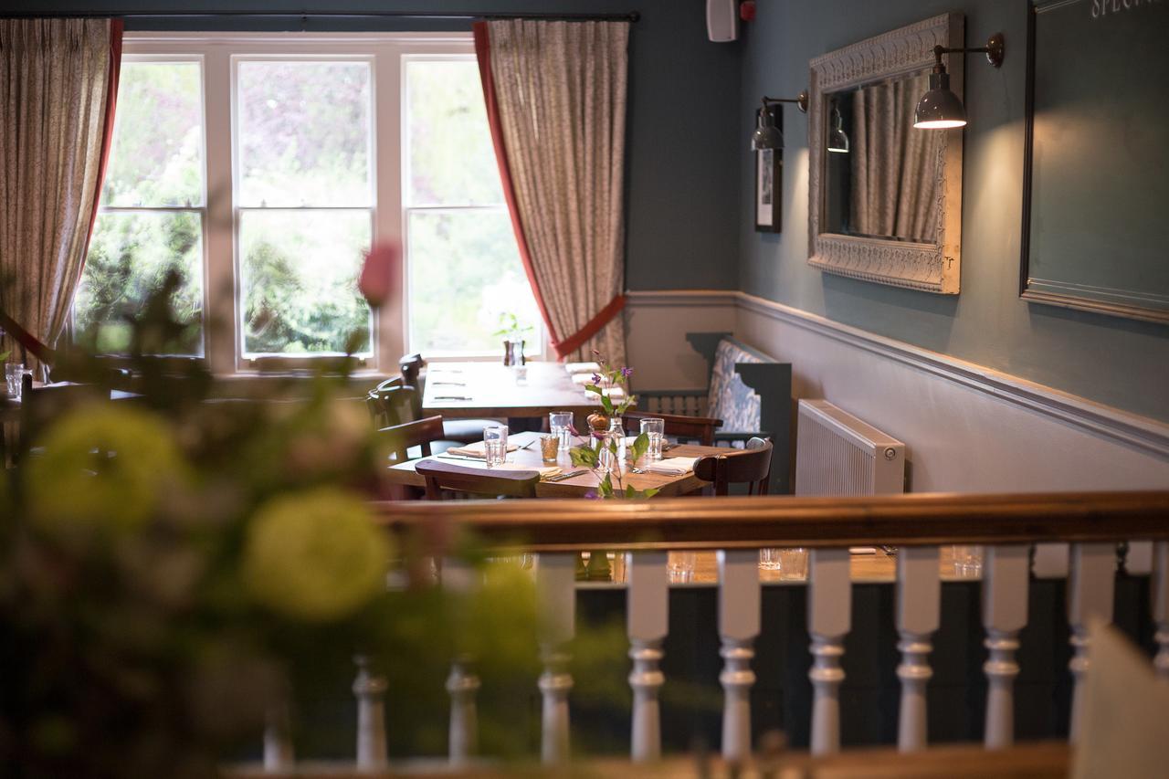 The Dundas Arms Kintbury Екстер'єр фото