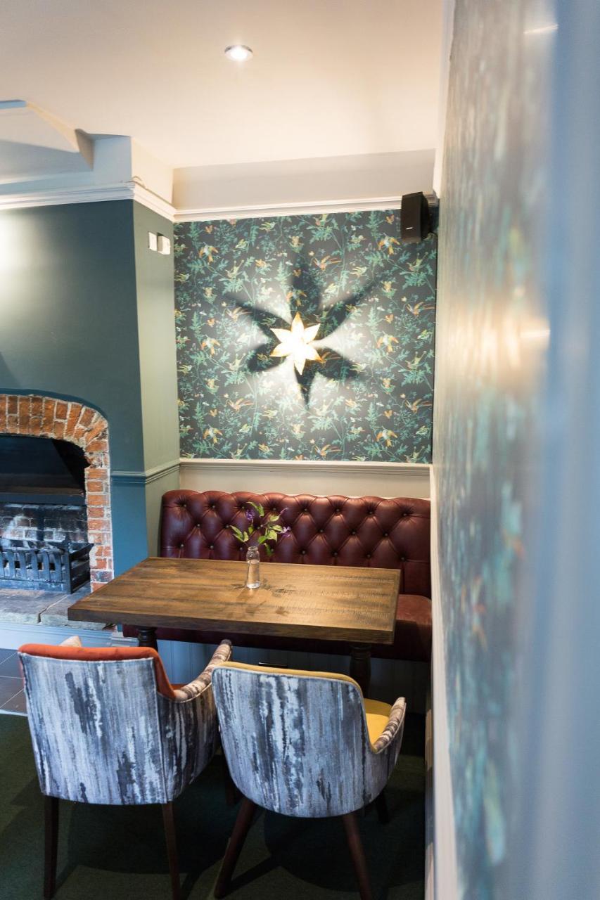 The Dundas Arms Kintbury Екстер'єр фото