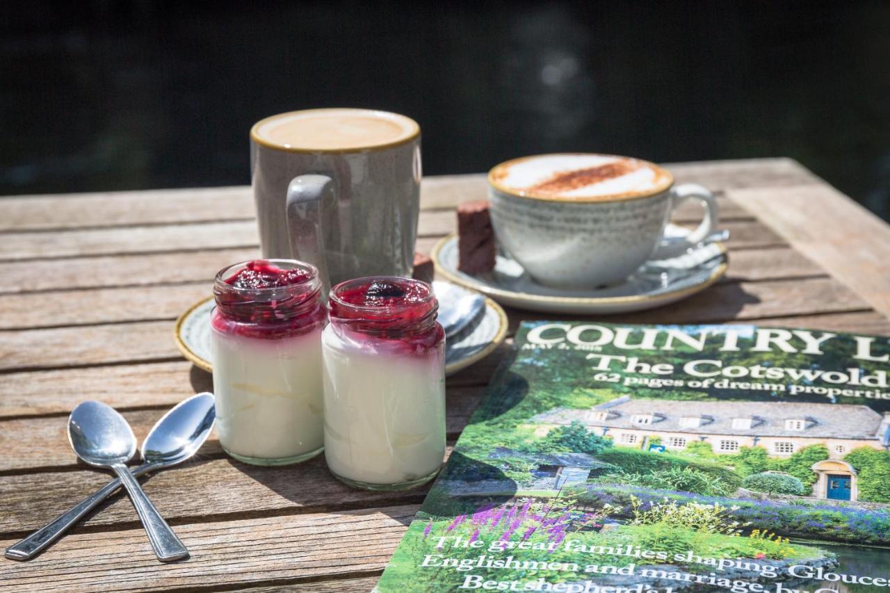The Dundas Arms Kintbury Екстер'єр фото